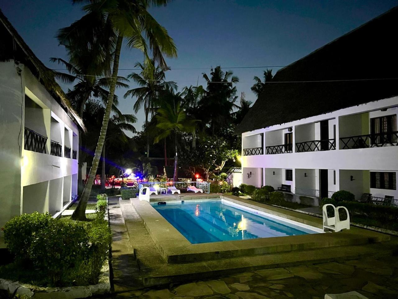 Papillon Garden Bar Villas Bamburi Esterno foto