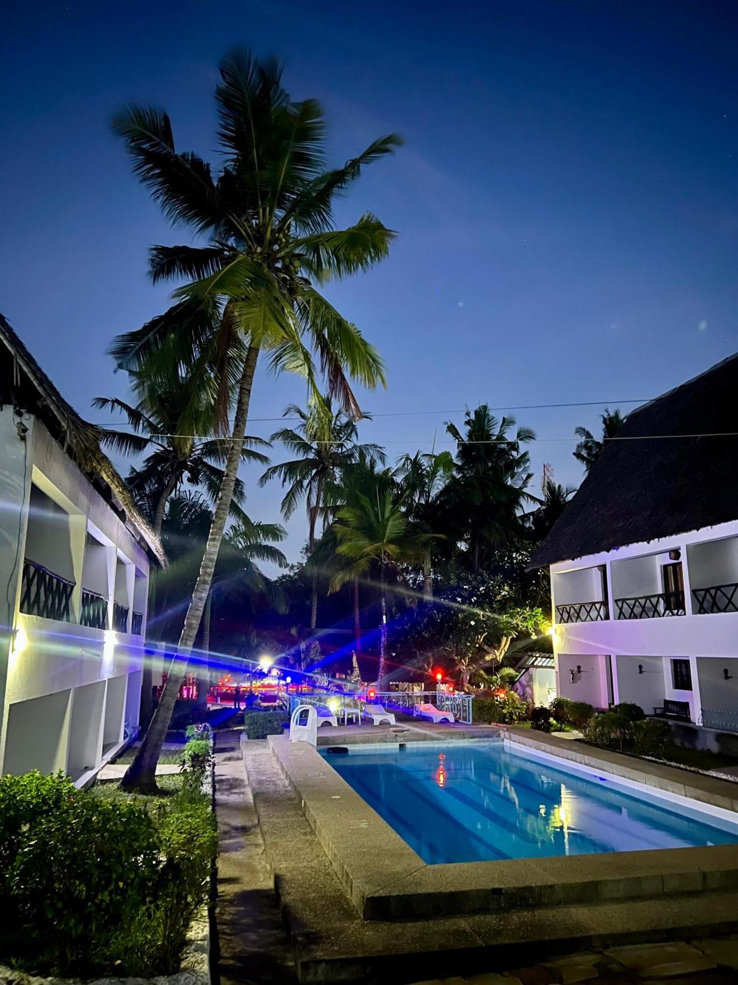 Papillon Garden Bar Villas Bamburi Esterno foto